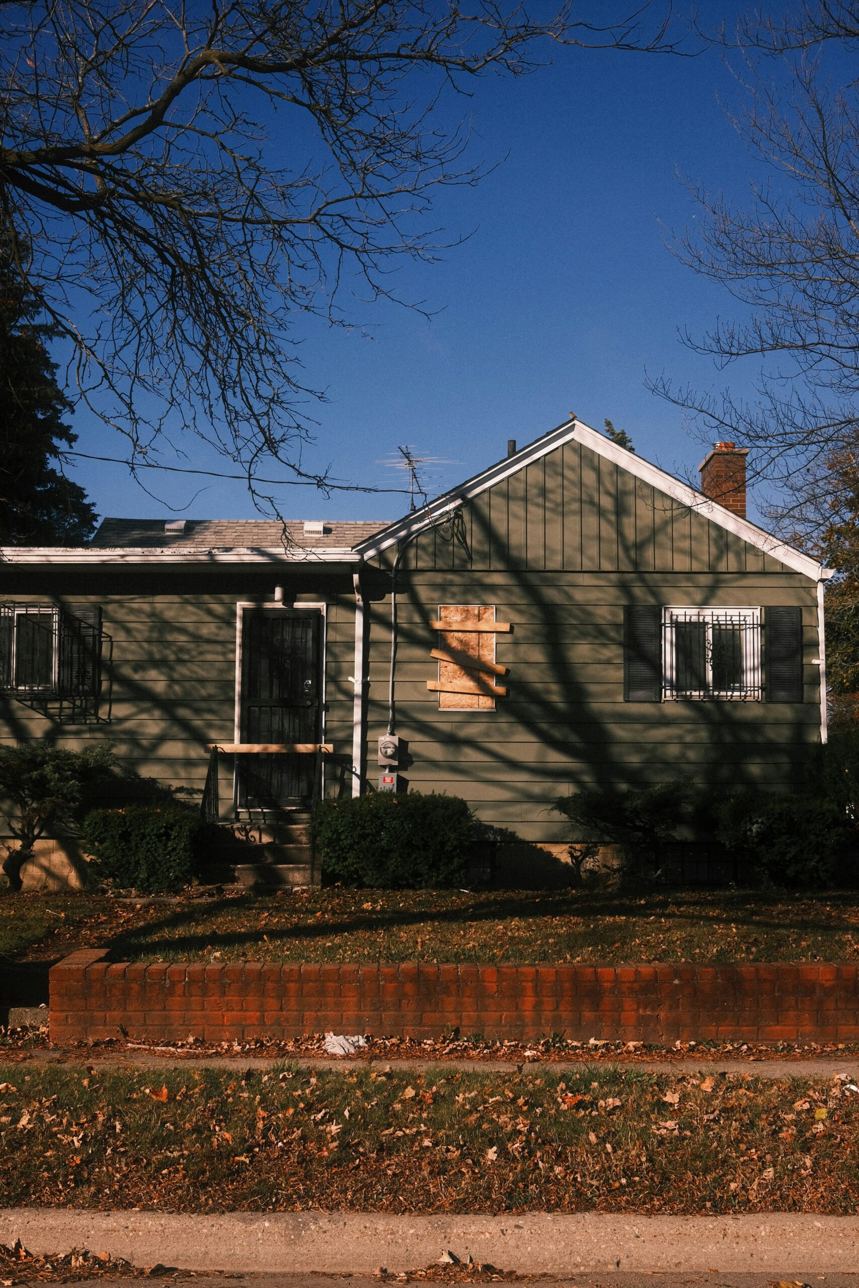 house that needs repairs